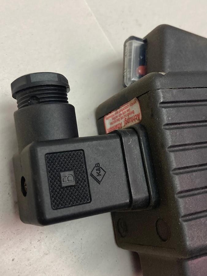 Used Gemu,I-DE-88200498-00-225394,Valve 230V 50/60Hz 95/10W