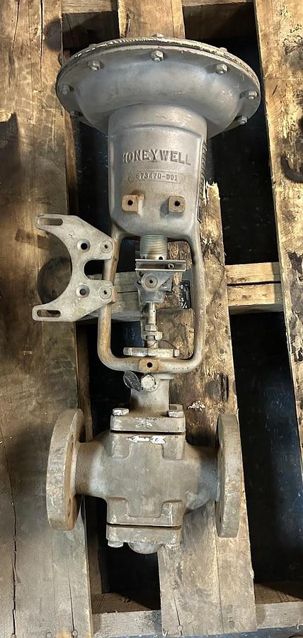 Used HONEYWELL,1201,FCV-205 1-1/2 INCH ACTUATOR VALVE C.1.250