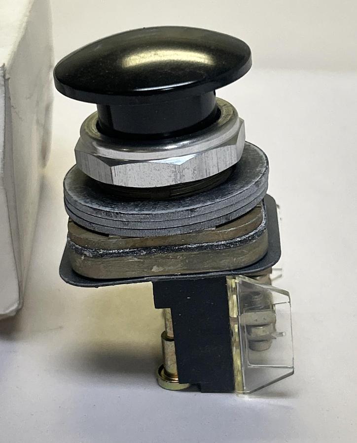 ALLEN BRADLEY,800T-D2A,BLACK MUSHROOM HEAD PUSH BUTTON NEW