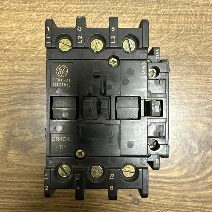 Used GE,CR4CH,Contactor with AC Coil Voltage 120V 20 amp Aux Contact