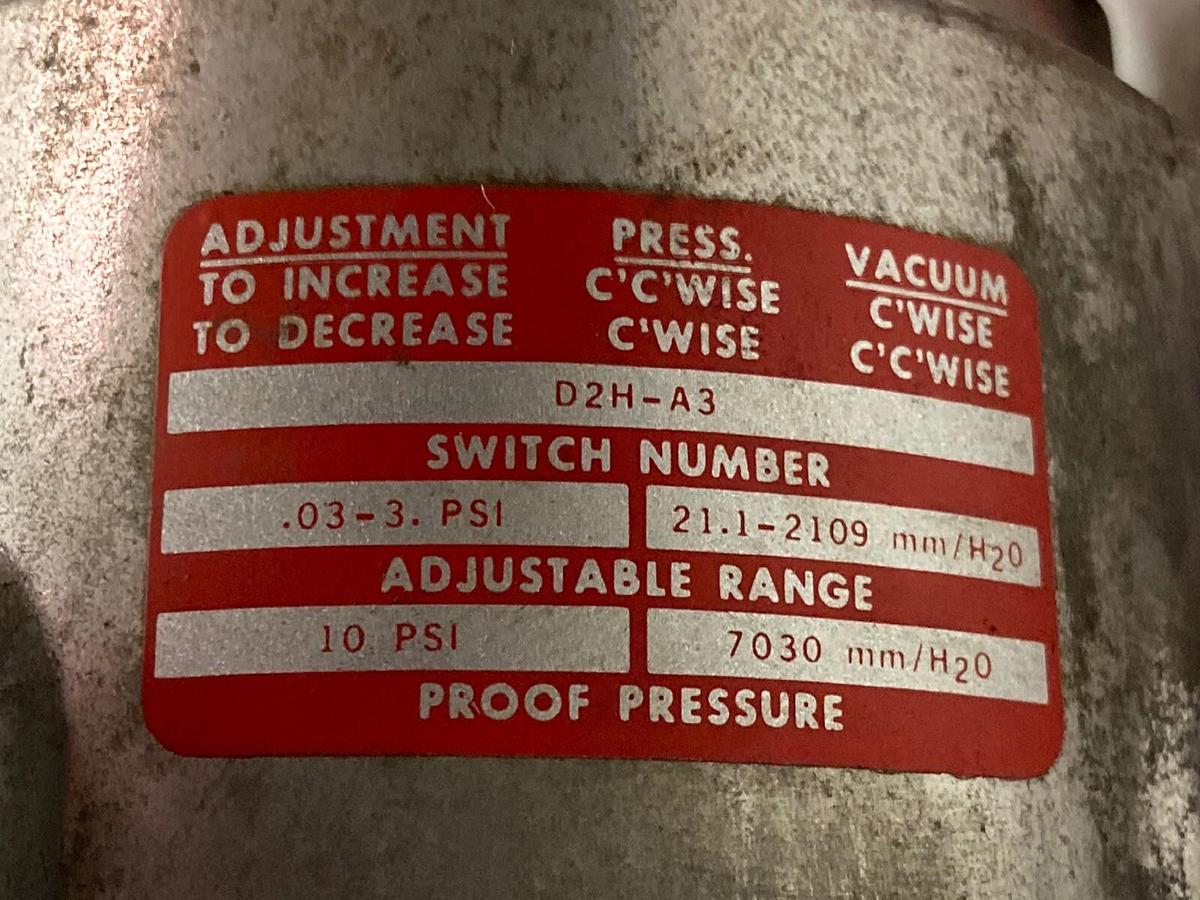Used Barksdale,D2H-A3,Pressure Switch 0.03-3psi