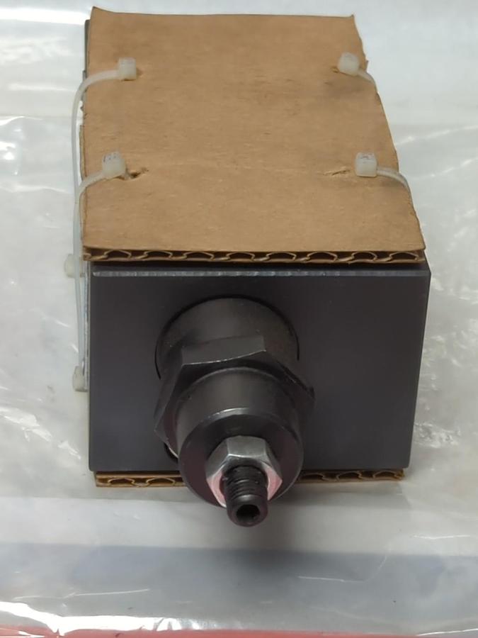 Used EATON VICKERS,DGMFN-5-X-P2W-30,FLOW CONTROL VALVE 4570 PSI 315 BAR