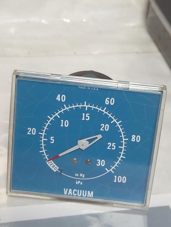 US GAUGE,131A137U01,VACUUM PRESSURE GAUGE NOS