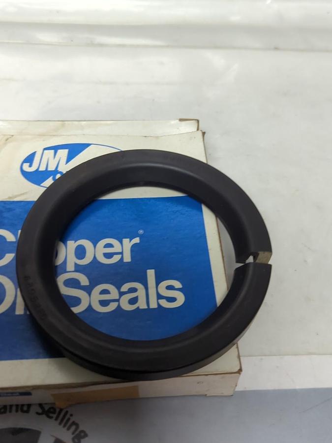 JM CLIPPER SEALS,6895RPD, OIL SEAL NOS