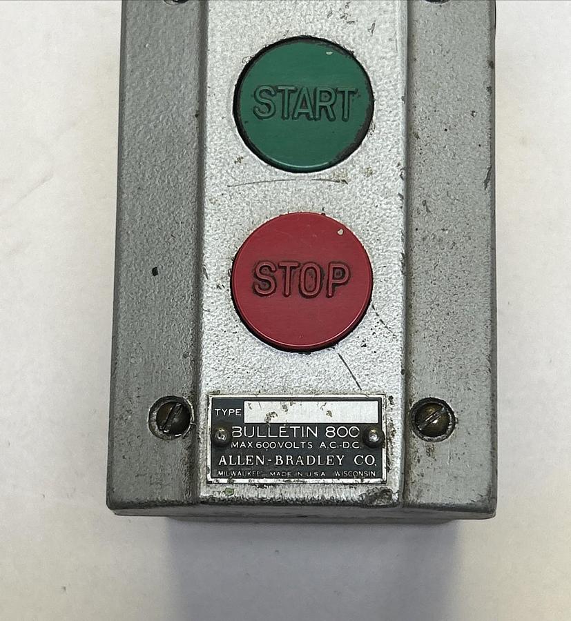 Used ALLEN BRADLEY,800,START / STOP PUSHBUTTON ENCLOSURE