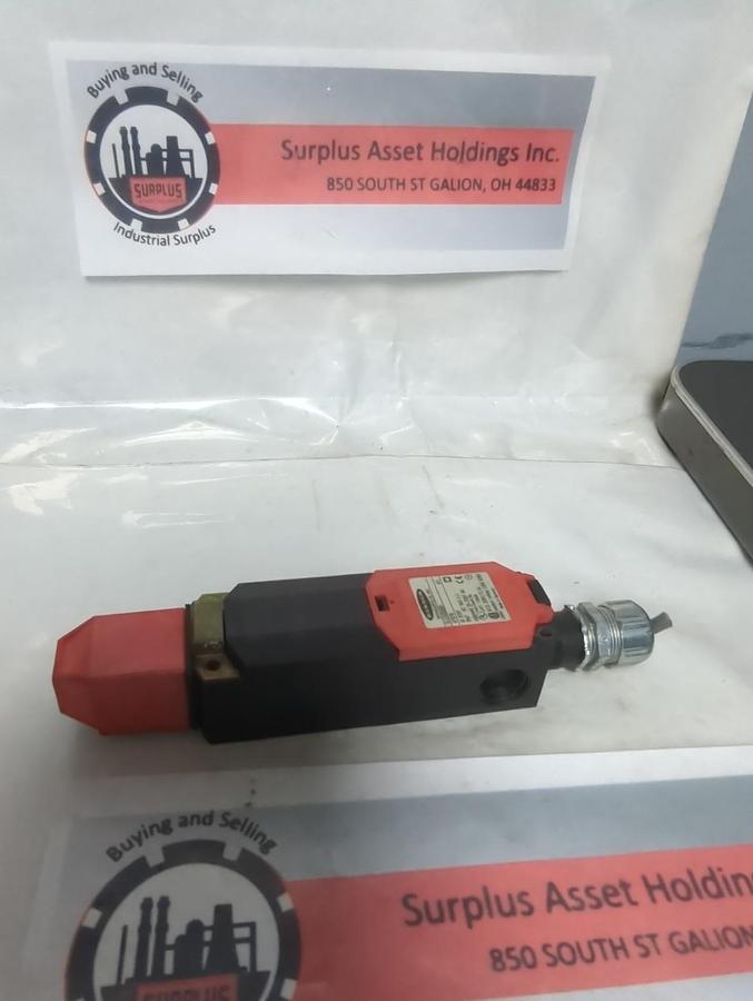 Used BANNER,SI-LS42UMH,SAFETY INTERLOCK SWITCH SOLENOID 24-230V MC PRE-OWNED
