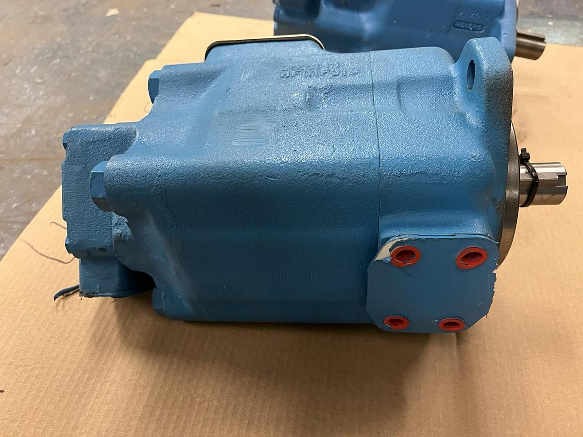 Used EATON VICKERS,4520V50A8-1AA22R,HYDRAULIC VANE PUMP 4520V50 02-137376-1