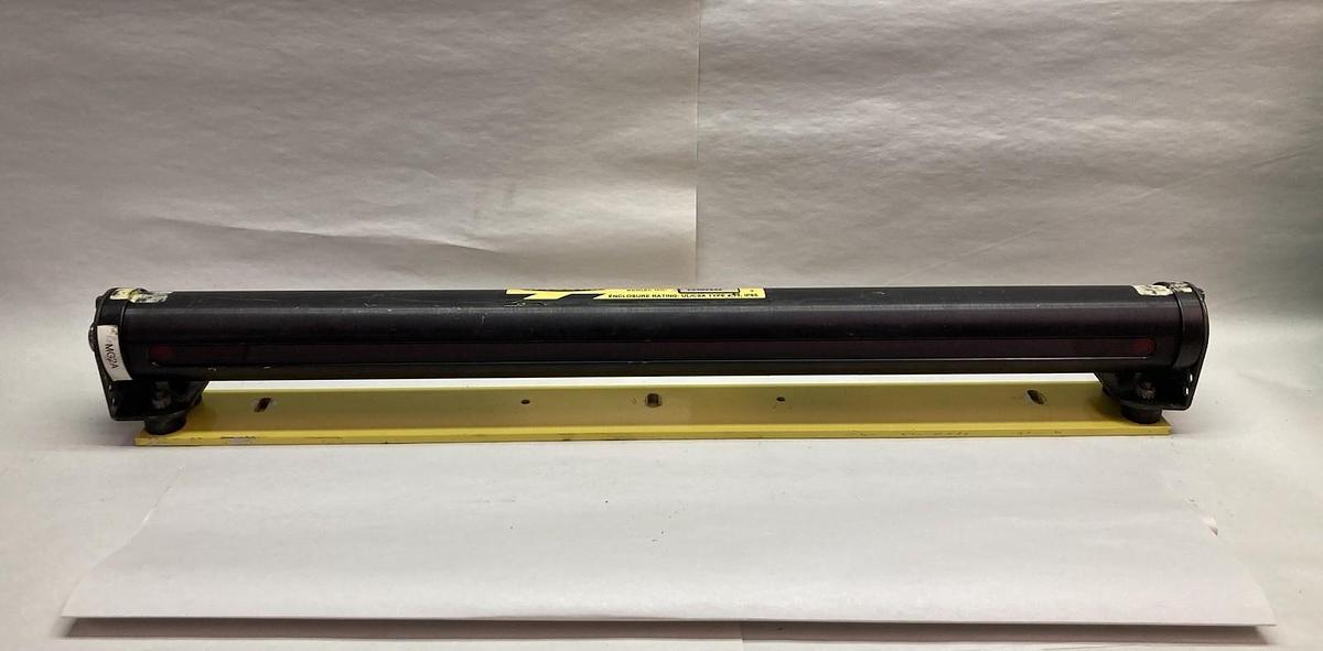 Used Banner,Model MGE2416A,Light Curtain Emitter
