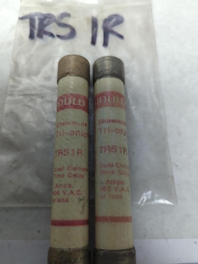 Used GOULD SHAWMUT,TRS-1R,TRI-ONIC 1 AMP FUSE LOT OF 2 PRE-OWNED