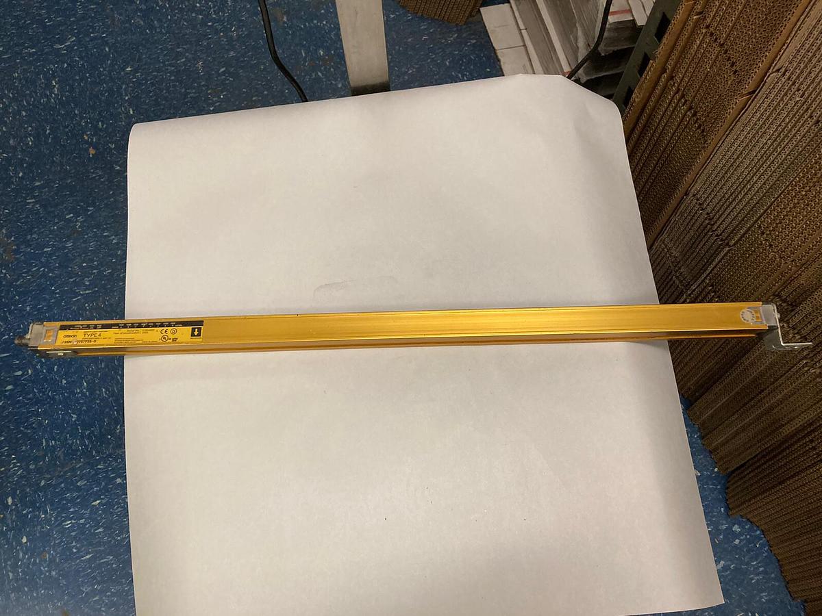 Used Omron,F3SN-A0757P25-D,Type 4 Safety Light Curtain Reciever