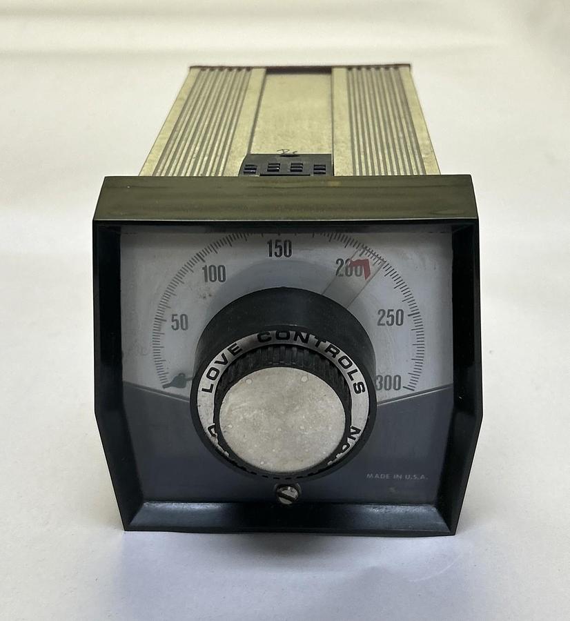 Used LOVE CONTROLS,MODEL 48,TEMPERATURE CONTROLLER 0-300F