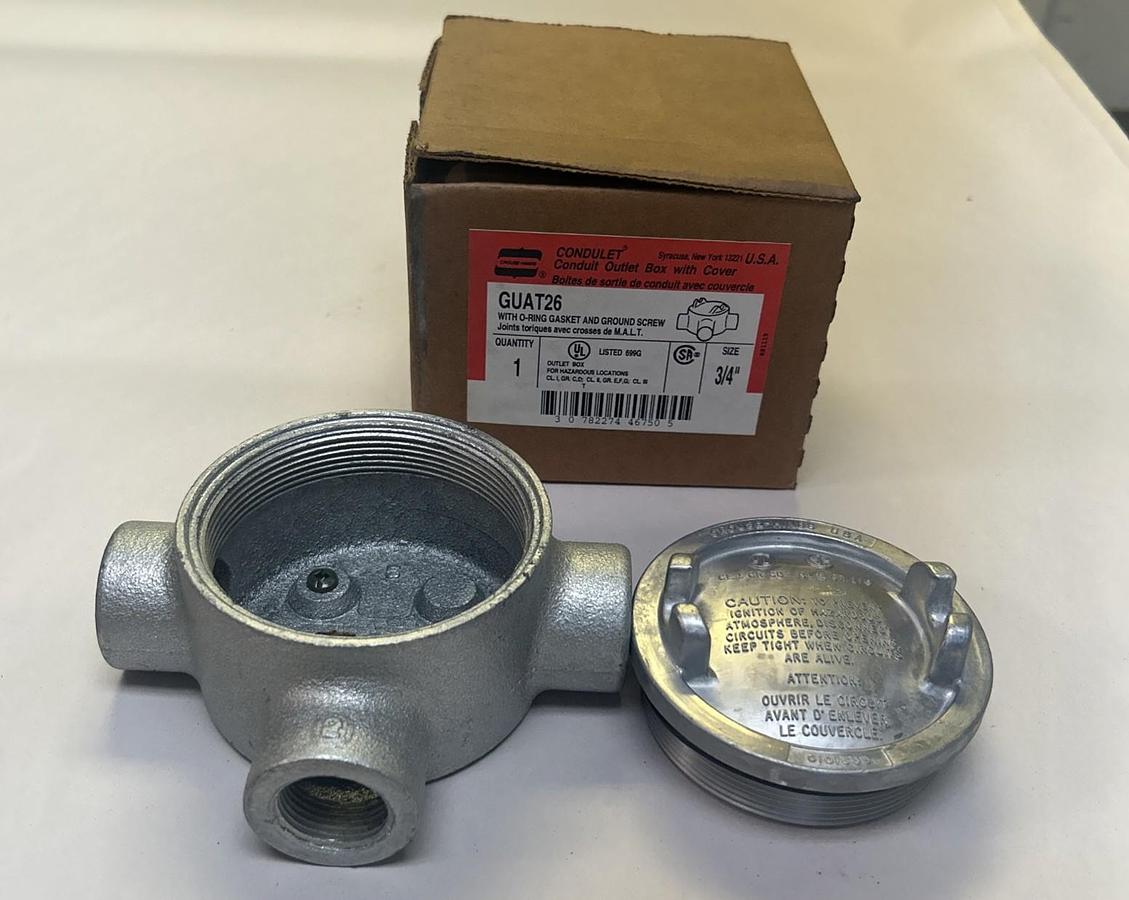 CROUSE HINDS,GUAT26,CONDUIT OUTLET BOX W/ COVER NOS