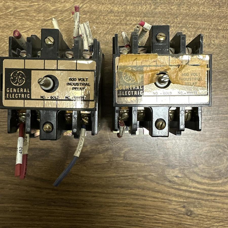 Used GE,CR120B 04D,INDUSTRIAL RELAY 115V COIL 10 AMP LOT of 2