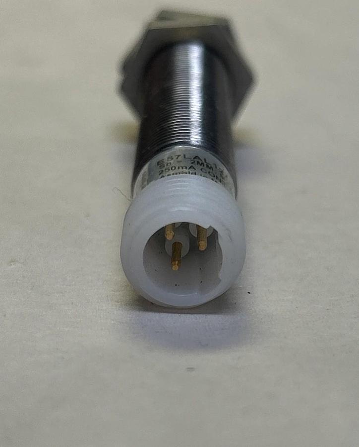 EATON CUTLER-HAMMER,E57LAL12A28A,INDUCTIVE PROXIMITY SENSOR NOS