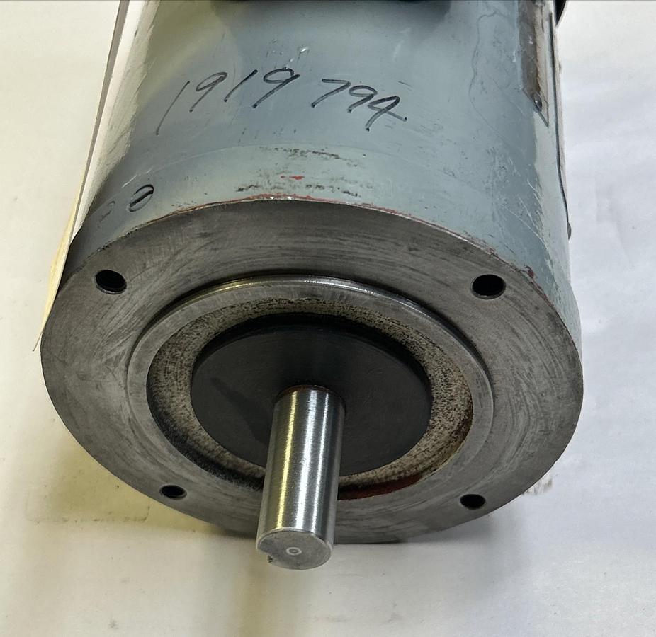 Used RELIANCE,B77C8400R,MOTOR 1/2HP 1140RPM 240V 3PH F5143TC FRAME