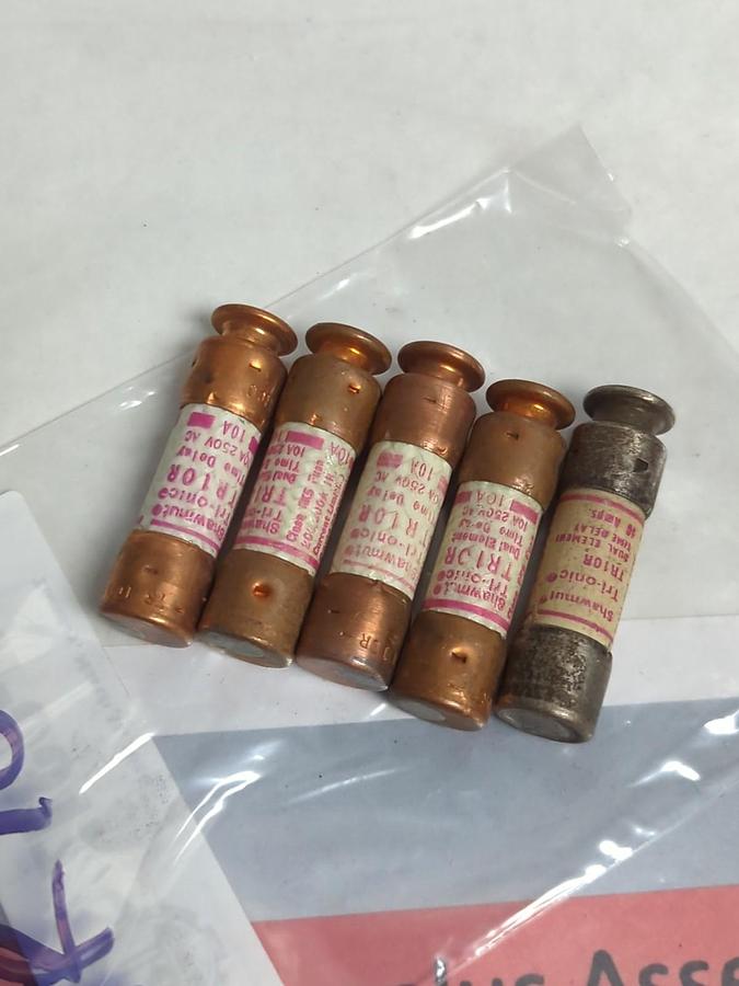 Used GOULD SHAWMUT,TR-10R,TRI-ONIC 10 AMP FUSE LOT OF 5 PRE-OWNED