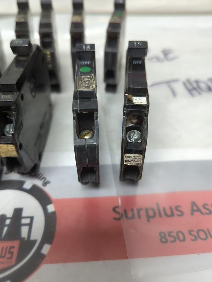 Used GENERAL ELECTRIC,THQP115,CIRCUIT BREAKER 1-POLE 15 AMP LOT OF 11 PRE-OWNED