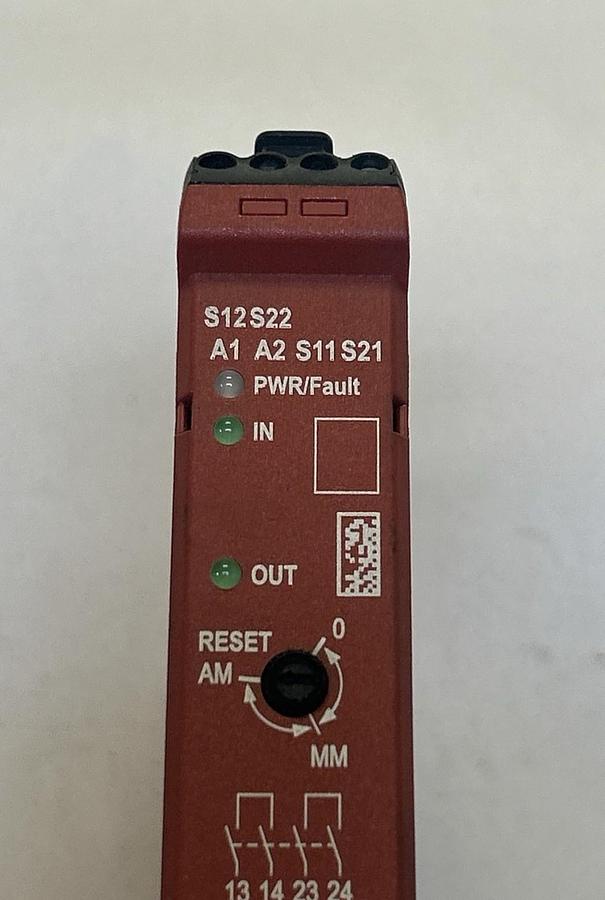 Used ALLEN BRADLEY,440R-S12R2,SAFETY RELAY MODULE