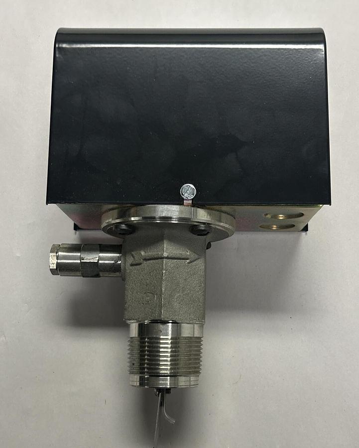 MCDONNELL & MILLER,FS7-4S,FLOW SWITCH 1-1/4 MNPT NOS
