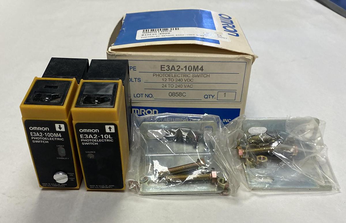 Used OMRON,E3A2-10M4,PHOTOELECTRIC SENSOR NEW