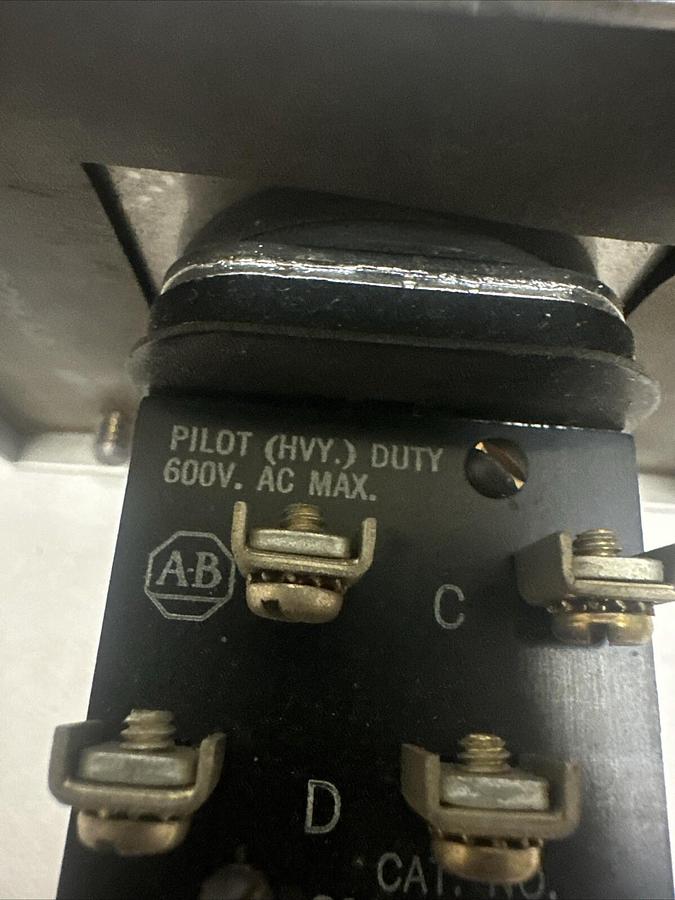 Used Allen-Bradley,800H R2HA4 M,Weather-tight Selector Switch (G077)