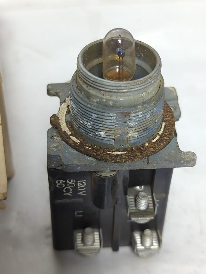 CUTLER HAMMER,10250T221,PRETEST LIGHT NOS