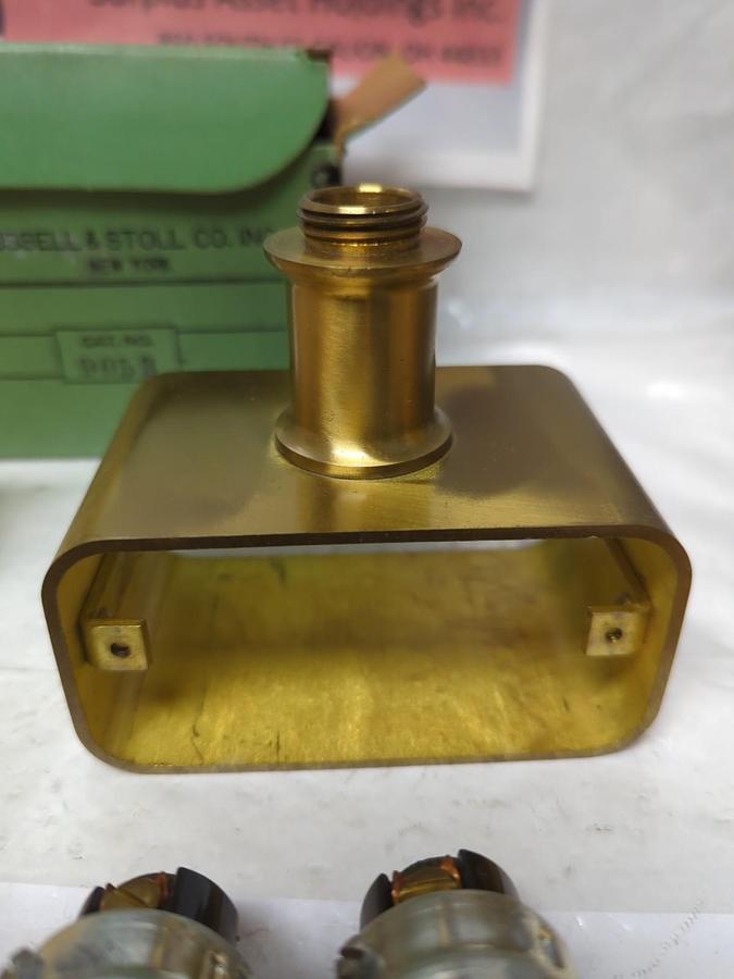 RUSSELL & STOLL,9053,3-WIRE BRONZE RECEPTACLE 20A-125VAC 15A 125VDC-10A-250V NOS