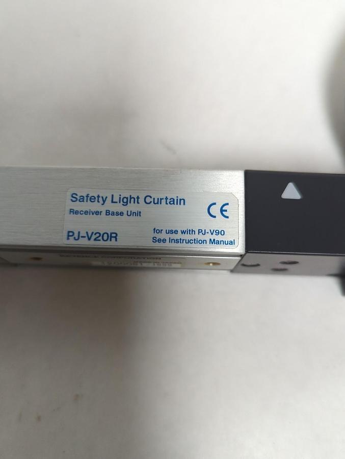 Used KEYENCE,PJ-V20R,SAFETY LIGHT CURTAIN RECEIVER W/ 4 PJ-V21R EXTENSIONS PRE-OWNED
