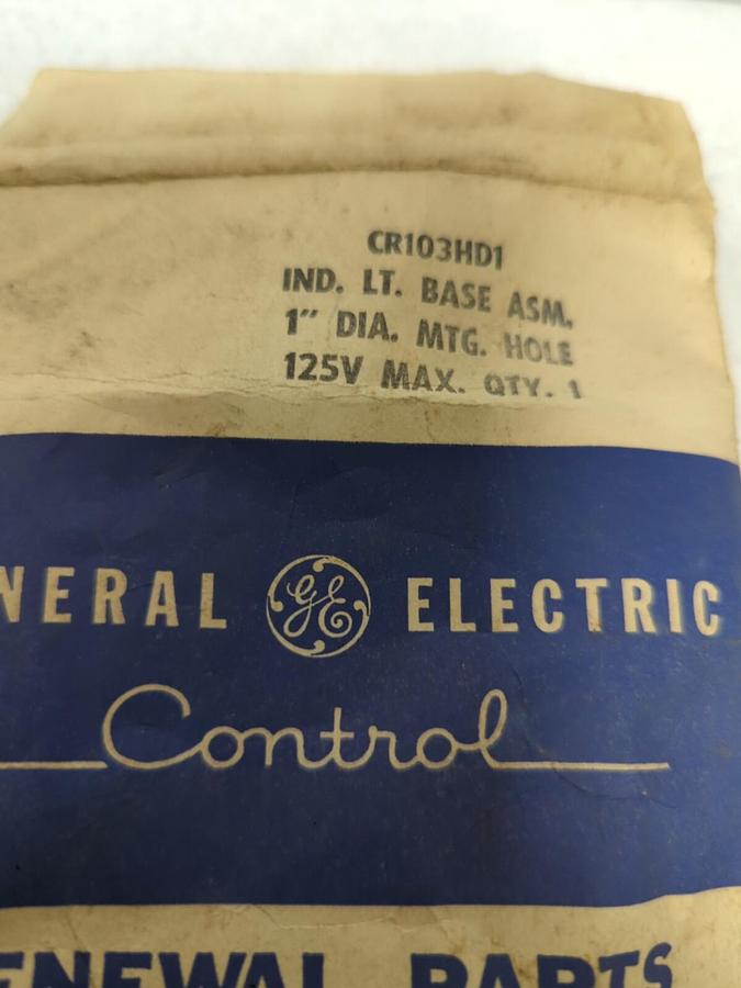 GENERAL ELECTRIC,CR103HD1,INDICATING LIGHT SOCKET 1 INCH DIAM 125V LOT OF 2 NOS