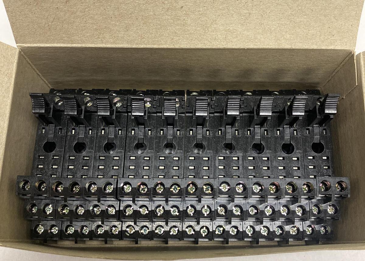 Cutler Hammer,D4PA2,2-Pole Socket Box Of 10 NOS