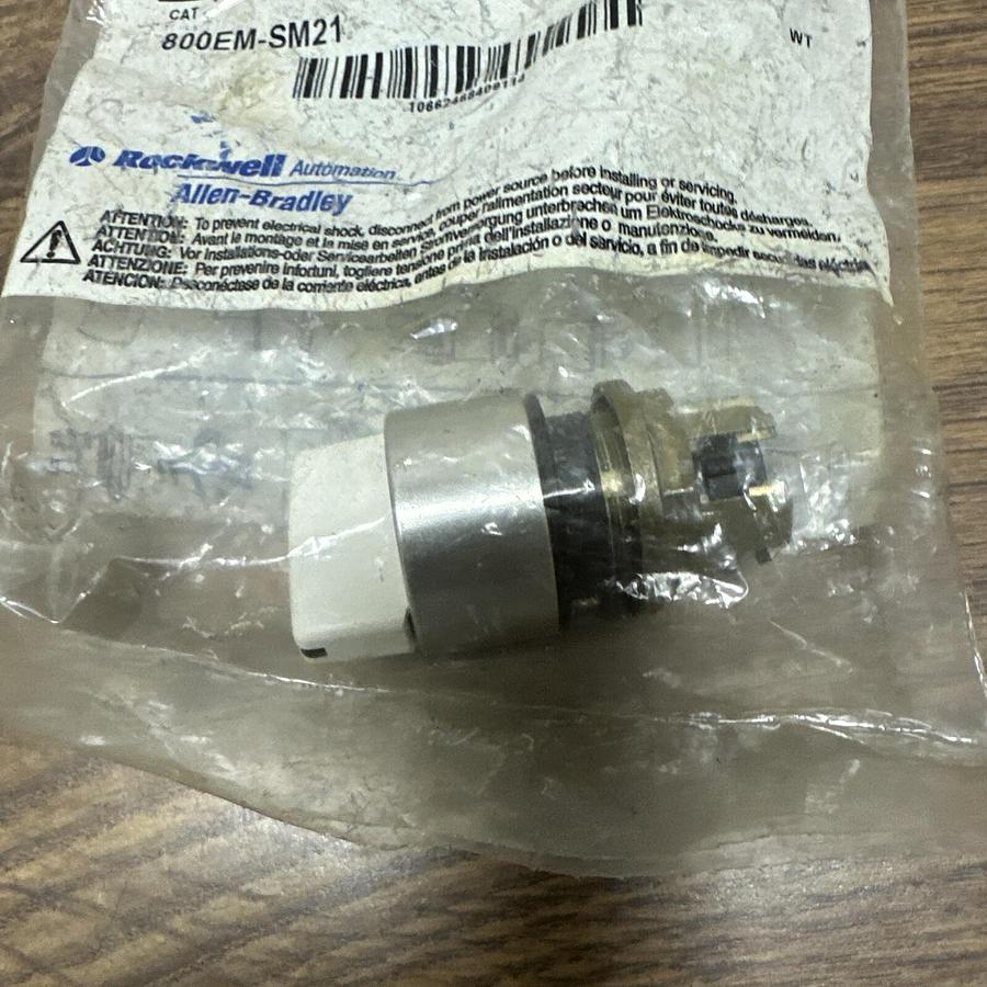 Used Allen Bradley,800EM-SM21,White 2 Position Switch
