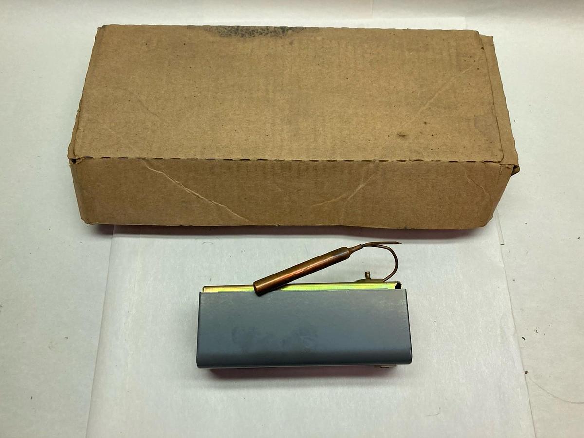 Honeywell,L4006A 1017,Hot Water Temperature Control