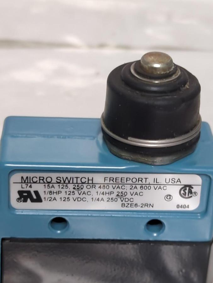 HONEYWELL,BZE6-2RN,MICRO SWITCH 15 AMP NOS