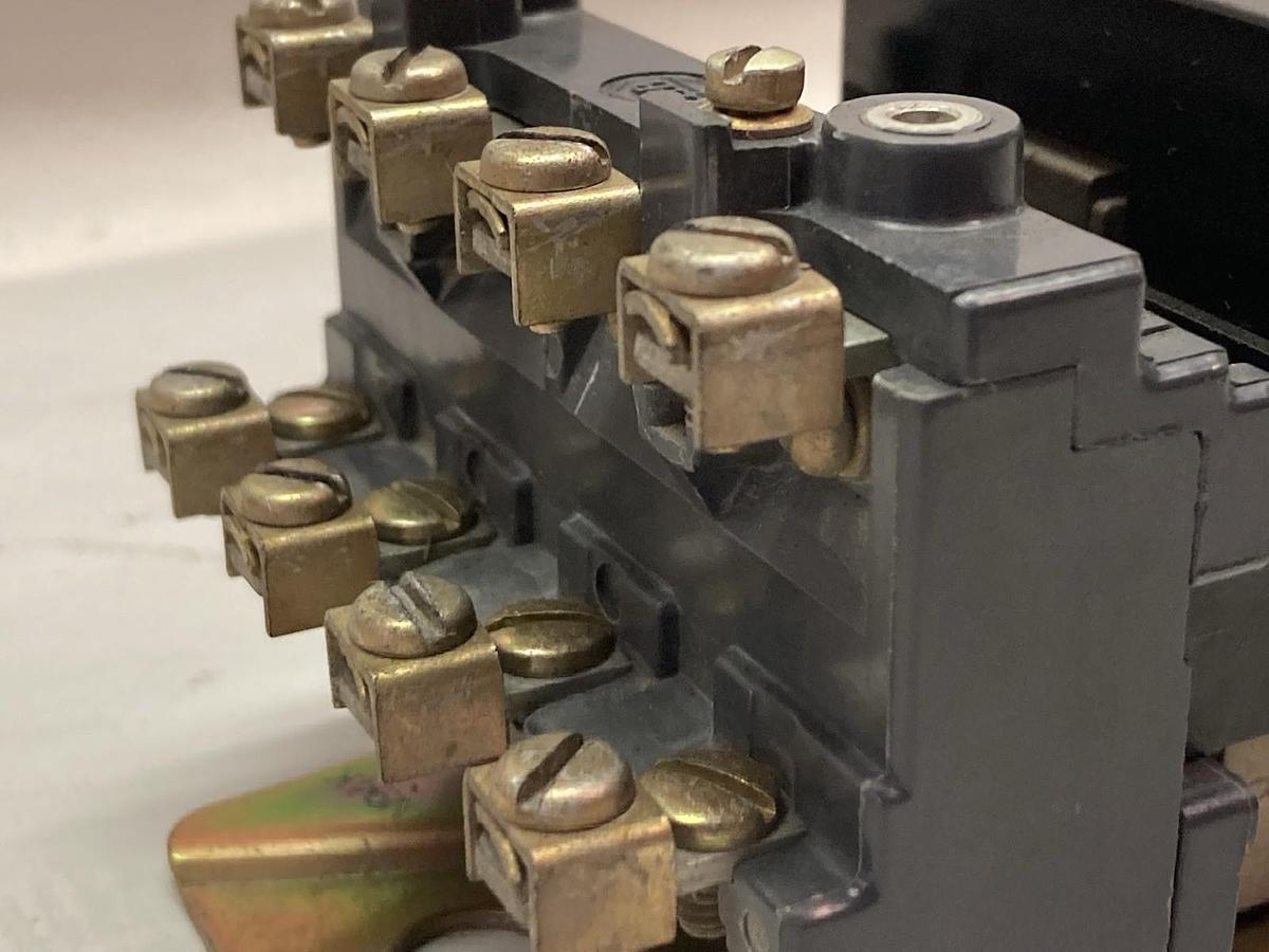 Used Allen-Bradley,702AOD93,Magnetic Contactor 110/120V 50/60Cy