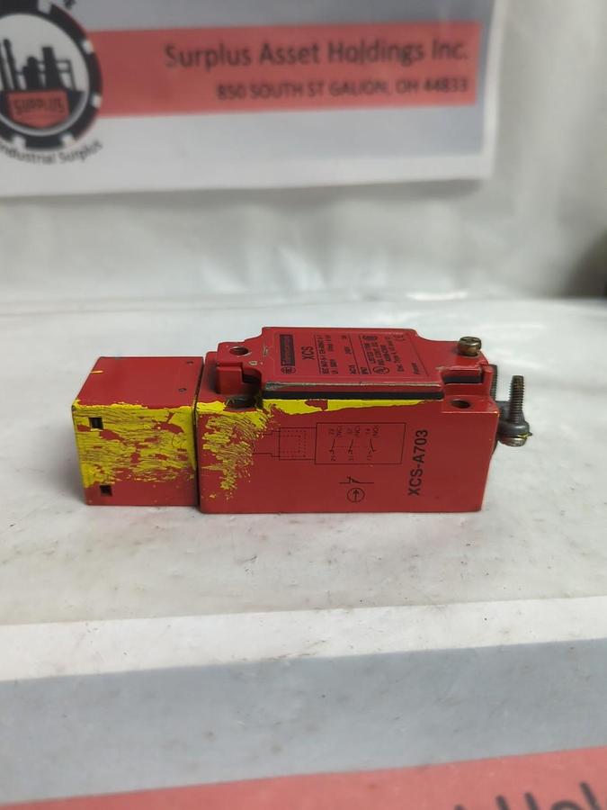 Used TELEMECANIQUE,IEC 947-5-1 EN 60947-4-1,XCS SAFETY LIMIT SWITCH PRE-OWNED