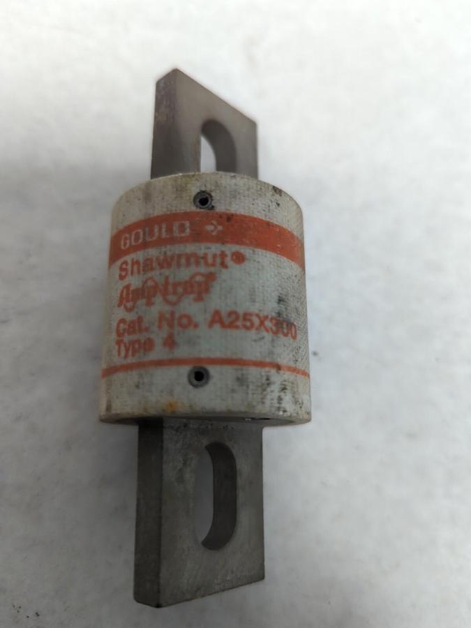Used GOULD SHAWMUT,A25X300,AMP-TRAP 300 AMP FUSE PRE-OWNED