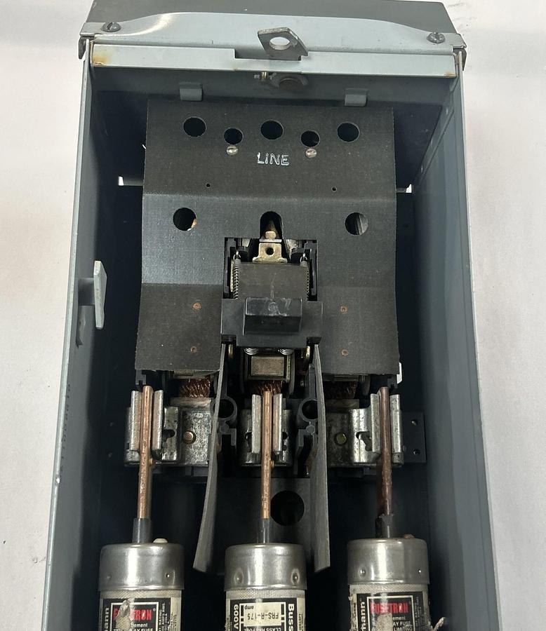 Used CUTLER-HAMMER,FDPWS364R,FUSIBLE PANELBOARD SWITCH 200A 600V
