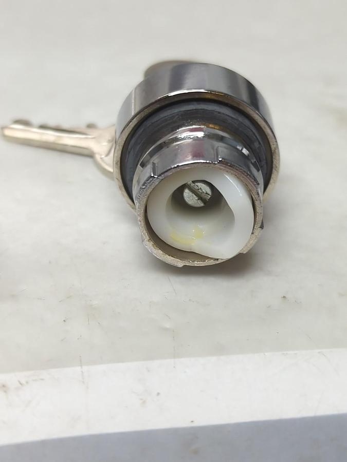 CERUS,CB2BG0,LOCKING OPERATING BUTTON HEAD WITH KEYS NOS