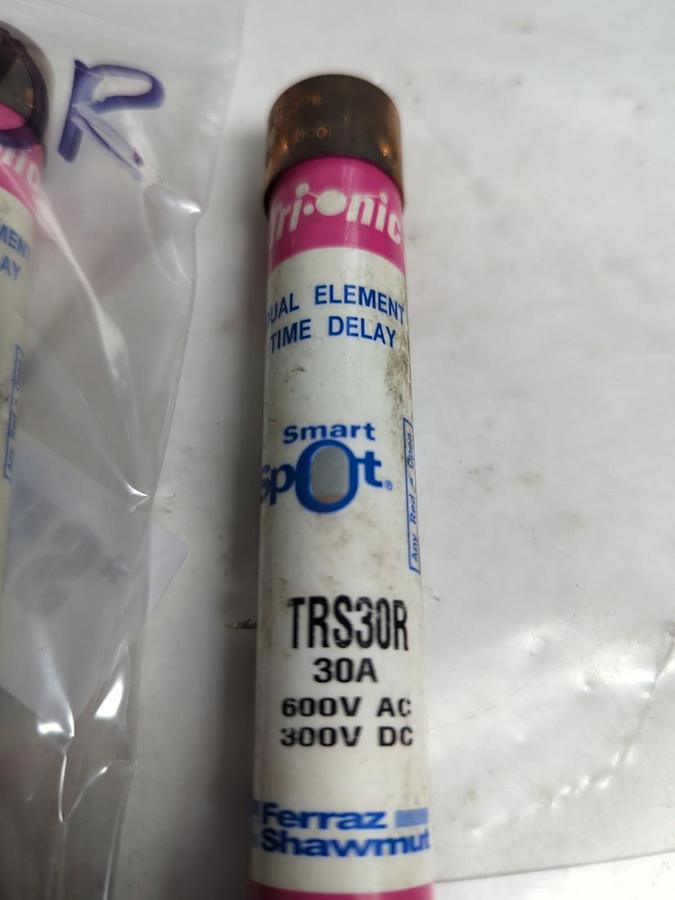 Used FERRAZ SHAWMUT,TRS30R,SMART-SPOT FUSE 30 AMP LOT OF 3 PRE-OWNED