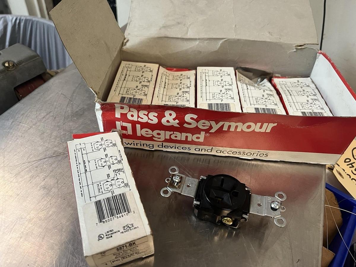 PASS & SEYMOUR LEGRAND,5871-BK,BLACK RECEPTACLE 20A 250V BOX OF 6