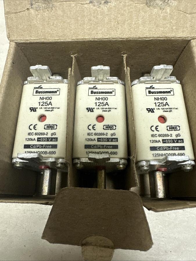 COOPER BUSSMANN,gG 690V 125A NHOO D ind,Fast Fuse Box of 3 NEW