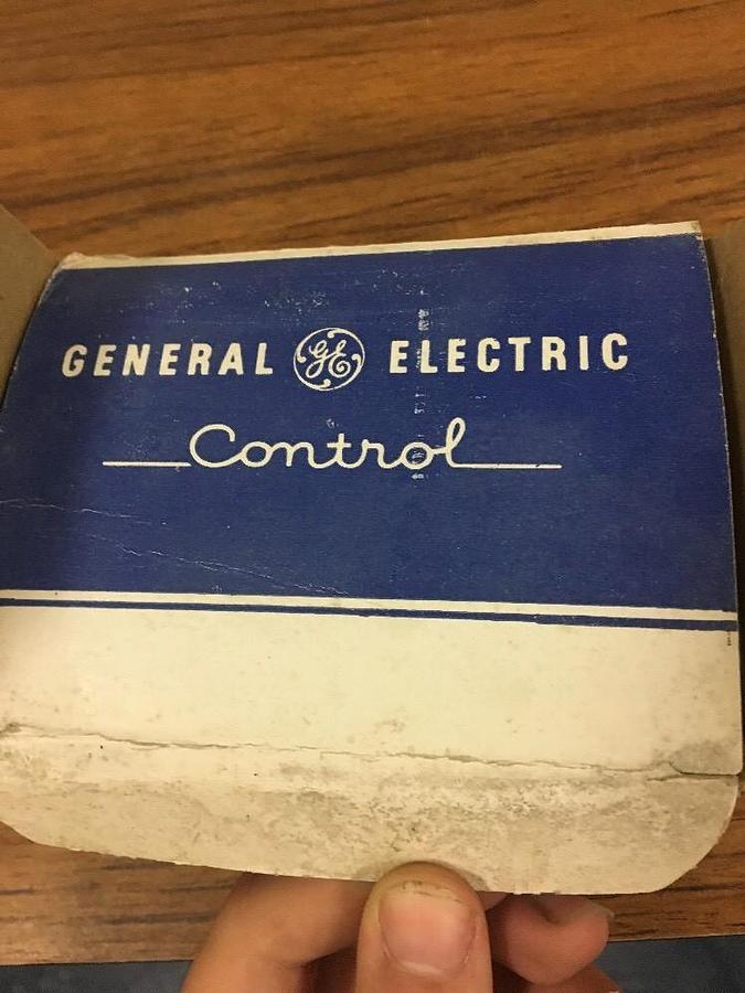 GENERAL ELECTRIC,546A301G11,Contact Support Assembly Lower Base Lot Of 3