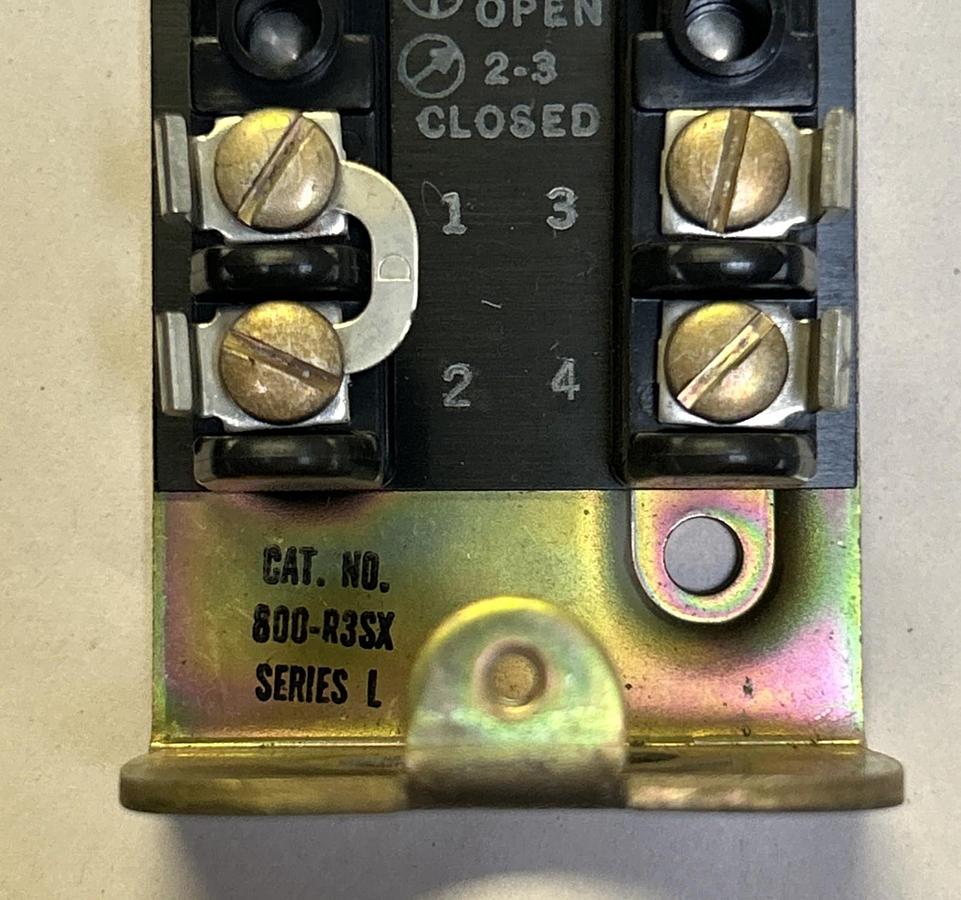 Used ALLEN BRADLEY,800-R3SX,SELECTOR SWITCH CONTROL STATION