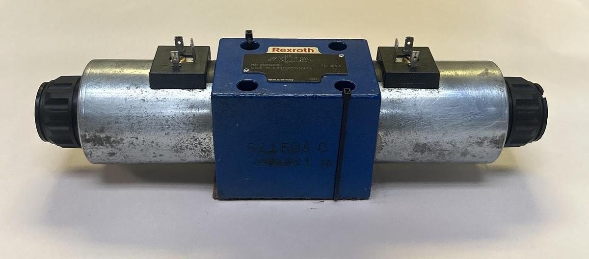Used REXROTH,4WE10E33/CG24N9K4,HYDRAULIC DIRECTIONAL SOLENOID VALVE