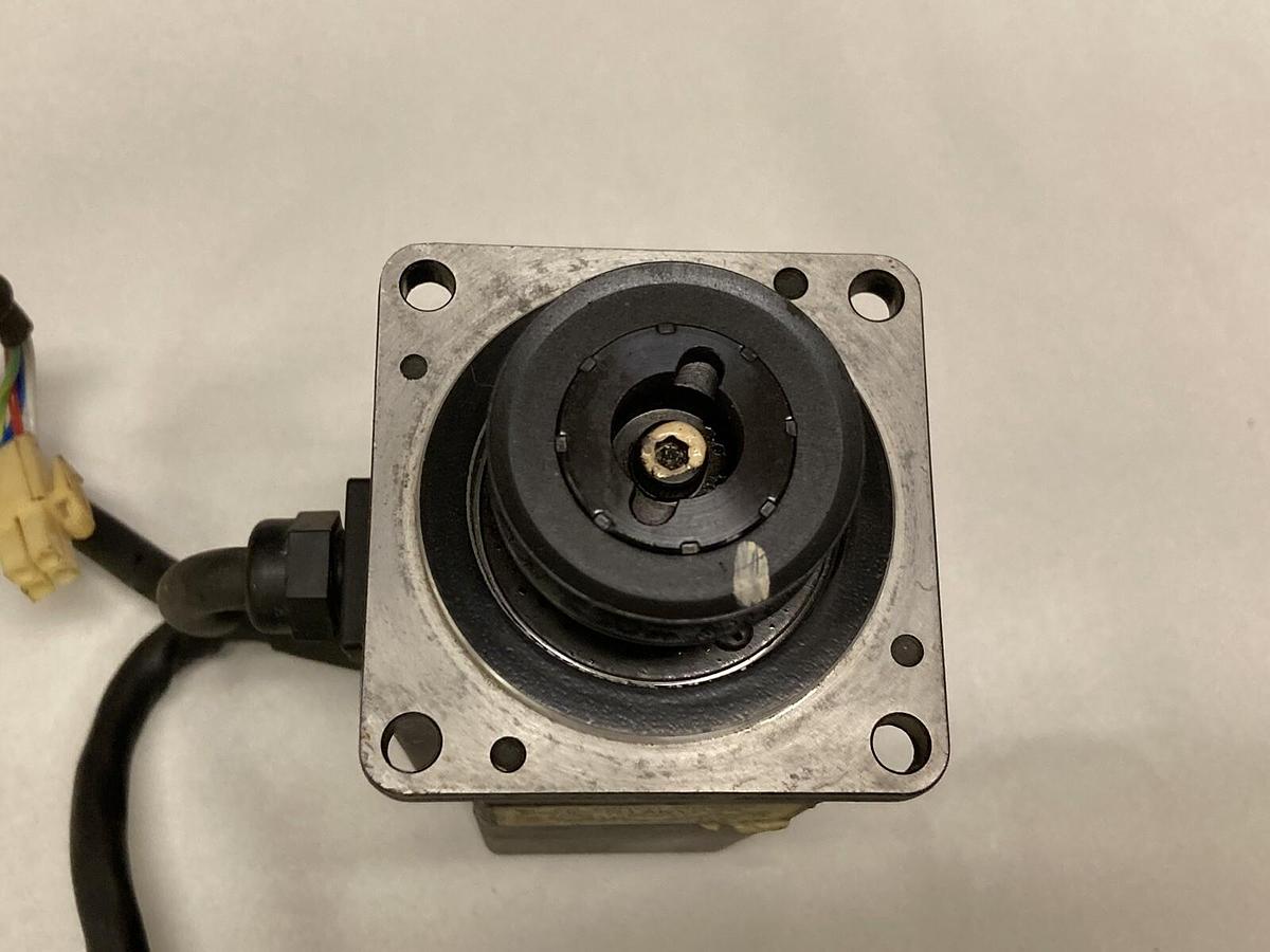 Used Yaskawa,SGMP-01AWYR22,Servo Moto 3000 r/min