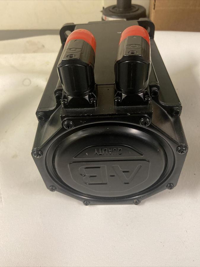 Allen Bradley,MPL-B540K-SK72AA,Series A Servo Motor