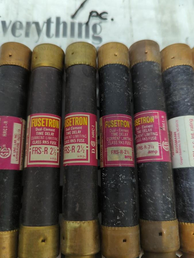 COOPER BUSSMANN,FRS-R-2-1/2,FUSETRON 2-1/2 AMP FUSES LOT OF 7 NOS