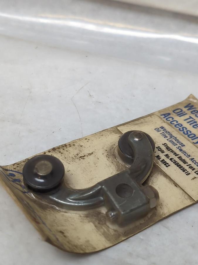 WESTINGHOUSE,RRGS,STAGGERED ROLLER FORK LEVER STYLE G26B895G19 NOS