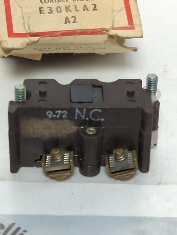 CUTLER HAMMER,E30KLA2,CONTACT BLOCK 600V LOT OF 2 NOS