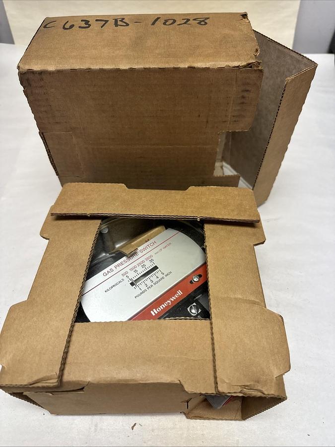 Honeywell,C637B-1028,Gas Pressure Switch